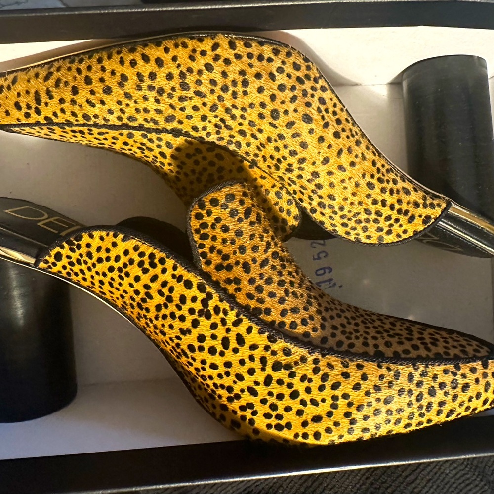 Deltan cheetah print mules
